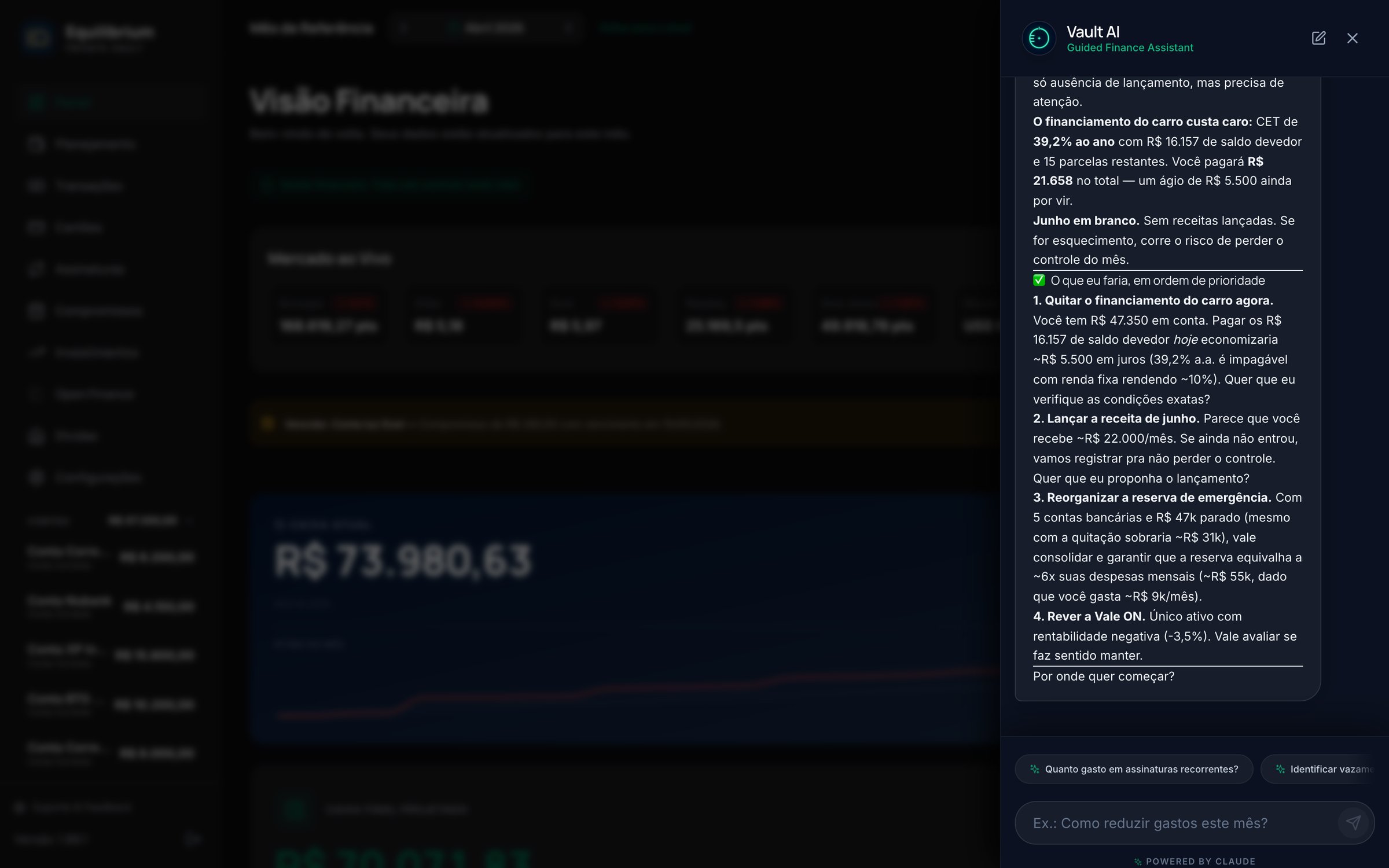 Vault AI respondendo análise patrimonial mensal: situação atual, breakdown por conta, tendência de 3 meses e recomendações personalizadas